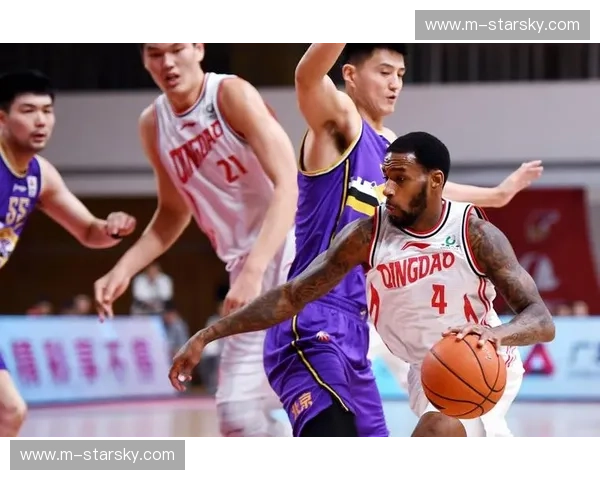 钢铁与海风的碰撞：北京首钢与青岛的篮球史诗，谁将续写荣光？